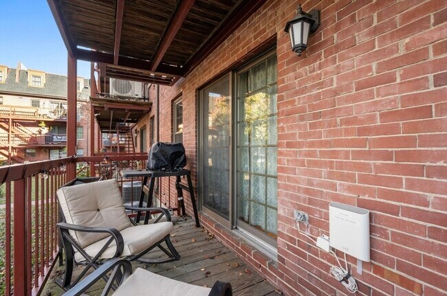 Building Photo - 3 Devens St