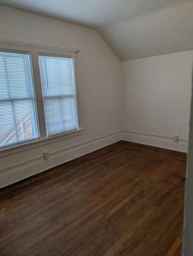 Building Photo - $750 - 1 Bedroom 1 Bath Duplex - Right in the Heart of Downtown Rapid City!