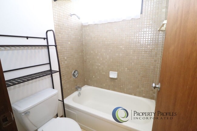 Building Photo - Park at Pearlridge - 2 bedroom 2 bath 1 parking unit - Available Now!