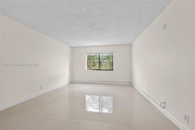 Building Photo - 16491 Blatt Blvd