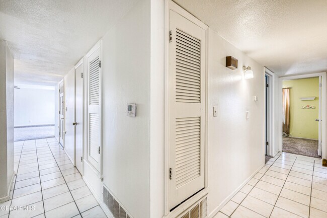 Building Photo - 3008 Gaston Dr
