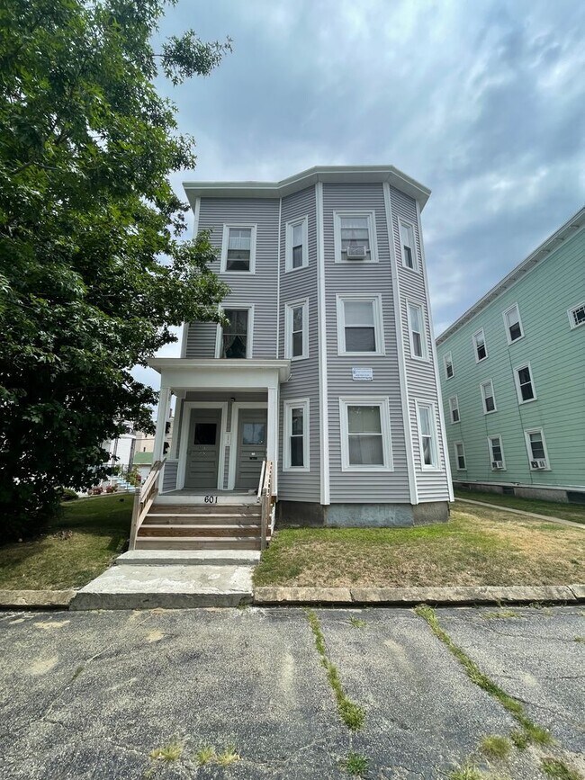 Building Photo - 601 Hevey St