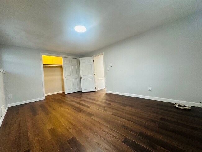 Building Photo - 222 School St