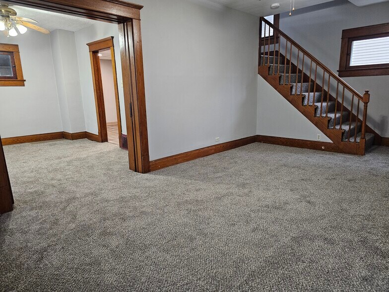 Building Photo - 1098 Big Falls Ave