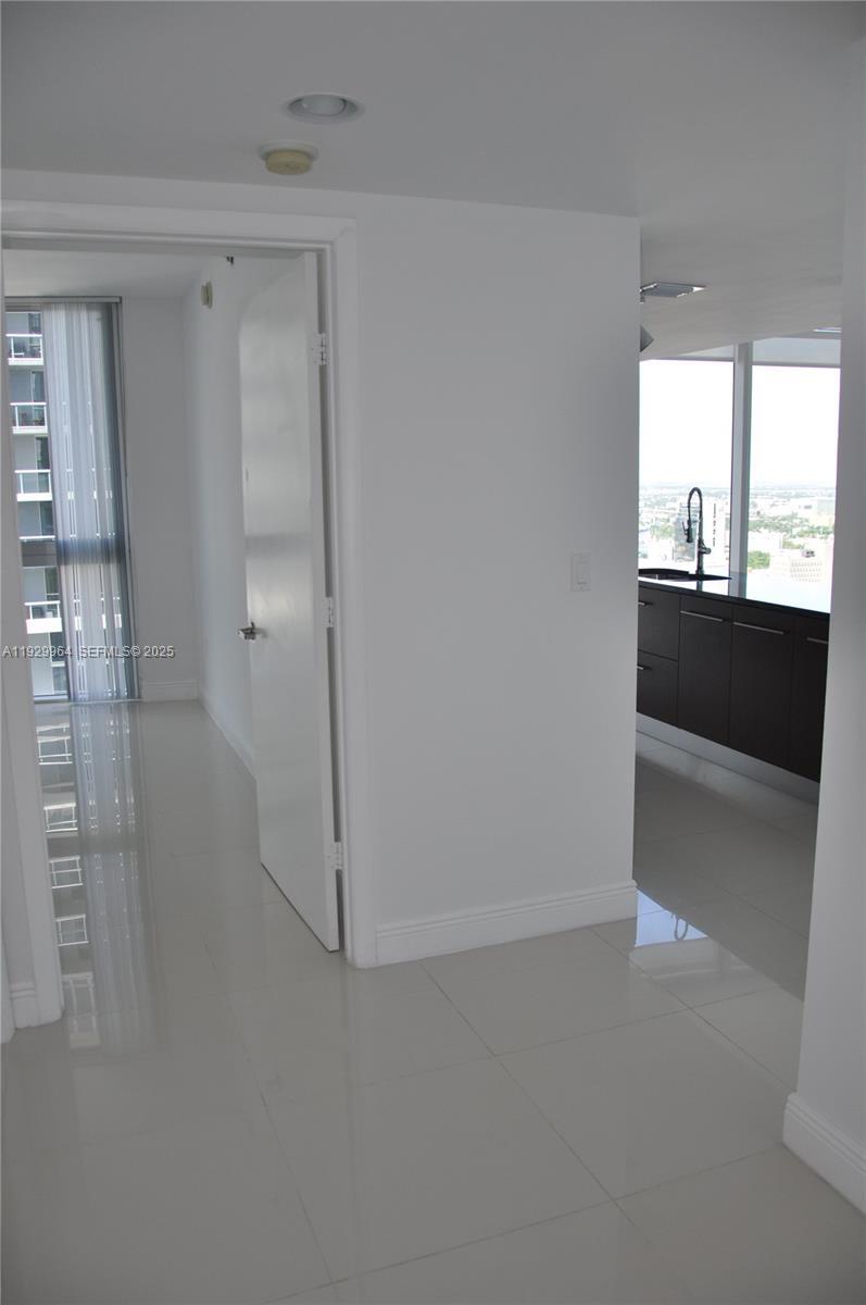 Building Photo - 475 Brickell Ave