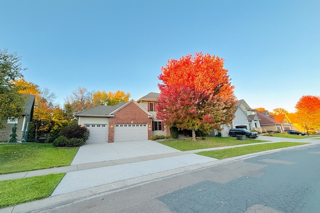Primary Photo - Huge 5 bed home located in Maple Grove!