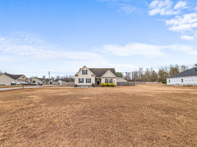Building Photo - Beautiful Home Close to MCAS New River Air Station