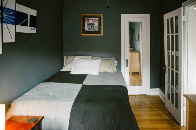 Building Photo - 2733 Girard Ave S