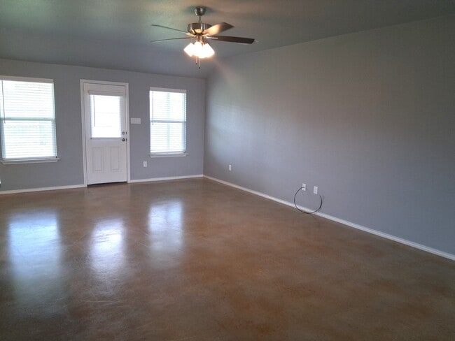 Building Photo - 3010 Privet Dr