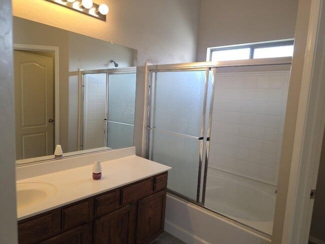 Building Photo - 9927 W Southgate Ave