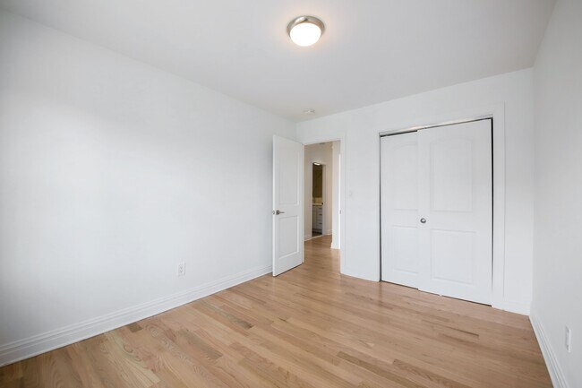Building Photo - 307 9th St