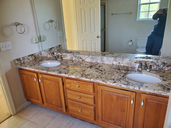 Building Photo - 5621 Chestnut Pond Dr