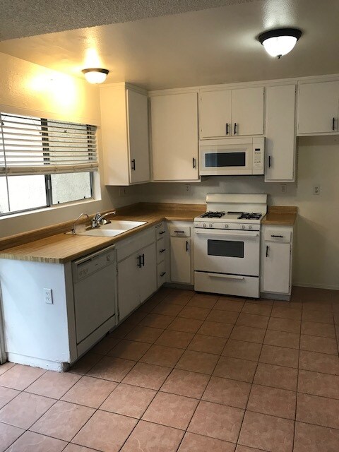 Building Photo - 486 Serento Cir