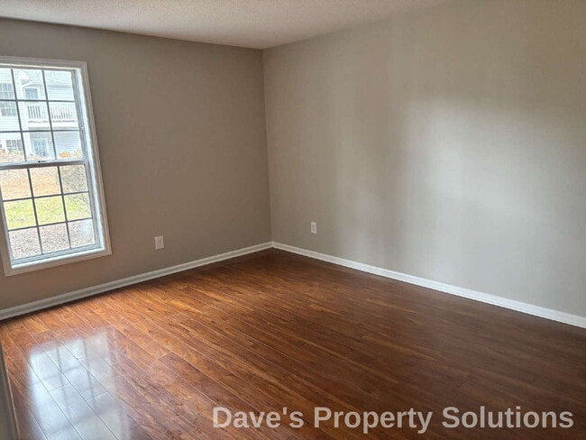 Building Photo - 617 Balfour Rd