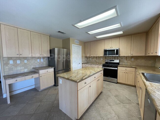 Building Photo - 41980 Trinity River Way