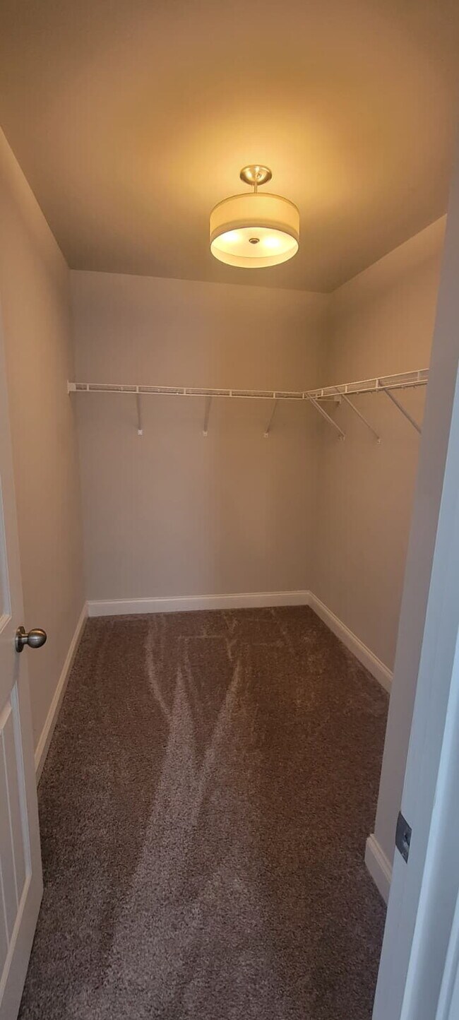 Building Photo - Spacious Elegance Awaits: 4-Bedroom Gem with Granite Countertops on Harrington Road!