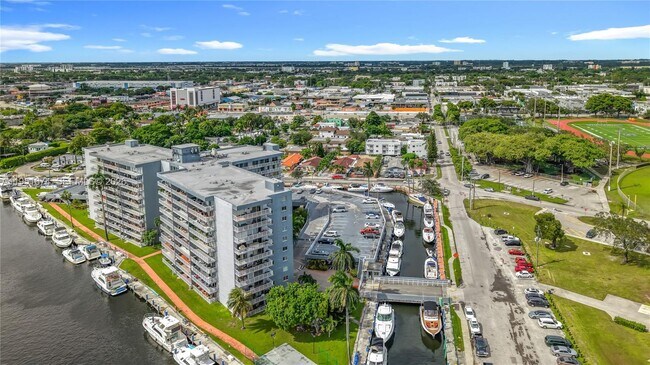 Building Photo - 1800 NW 24th Ave