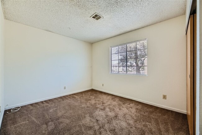 Building Photo - 2nd Story 2-Bed Condo with Tile Fireplace