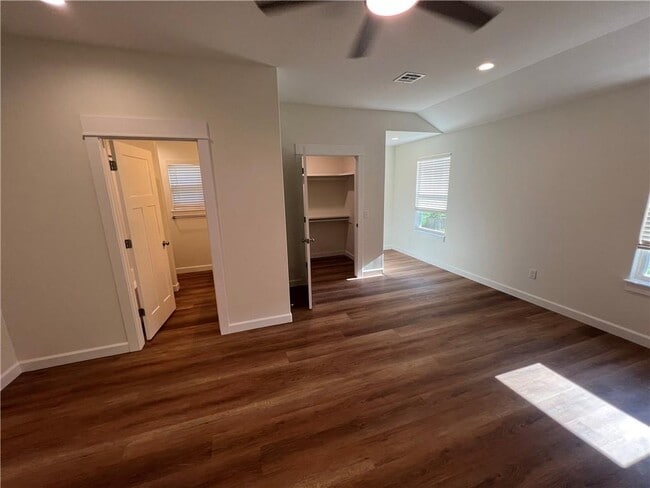 Building Photo - 308 S Collins Ave
