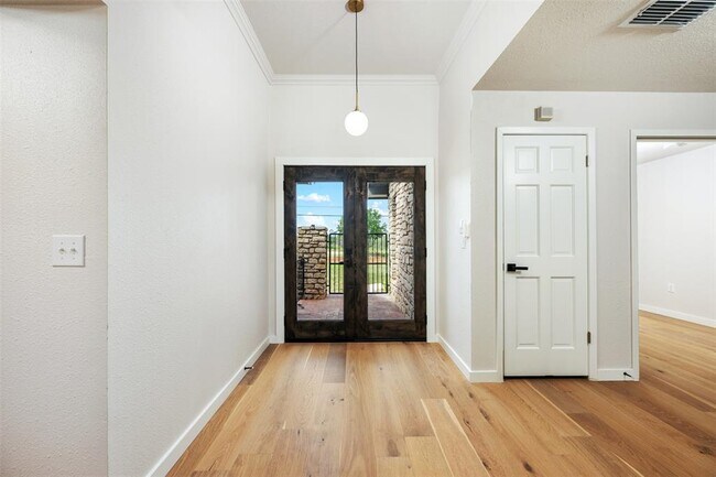 Building Photo - 2020 Hilliard Rd