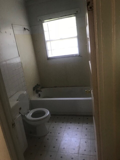 Building Photo - 103 S SADDLER St