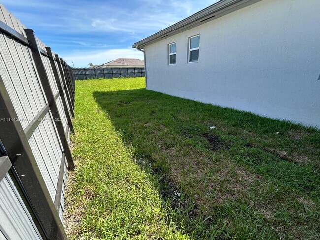 Building Photo - 16740 SW 290th Ln