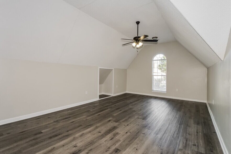 Building Photo - 4623 Tulip Bend Dr