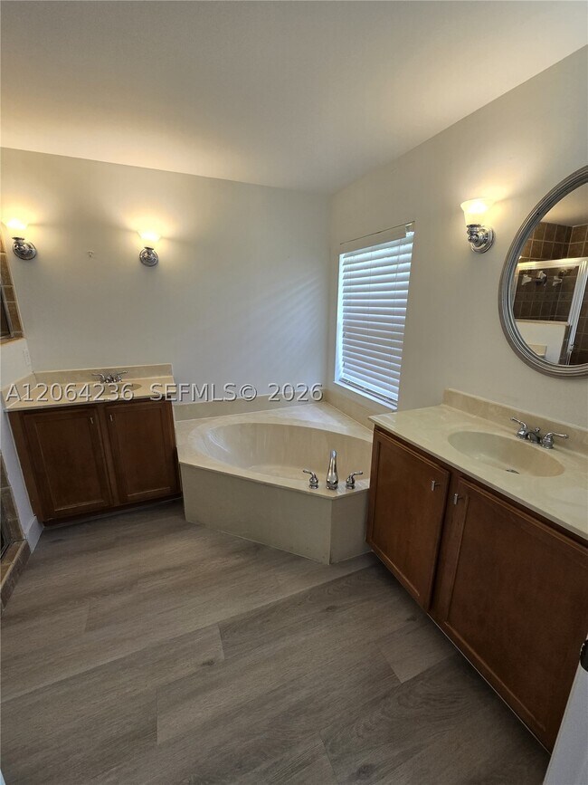 Building Photo - 331 River Bluff Ln