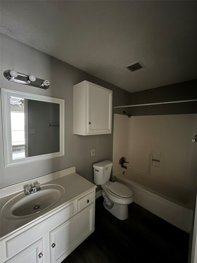 Building Photo - 1945 Miramar Green St