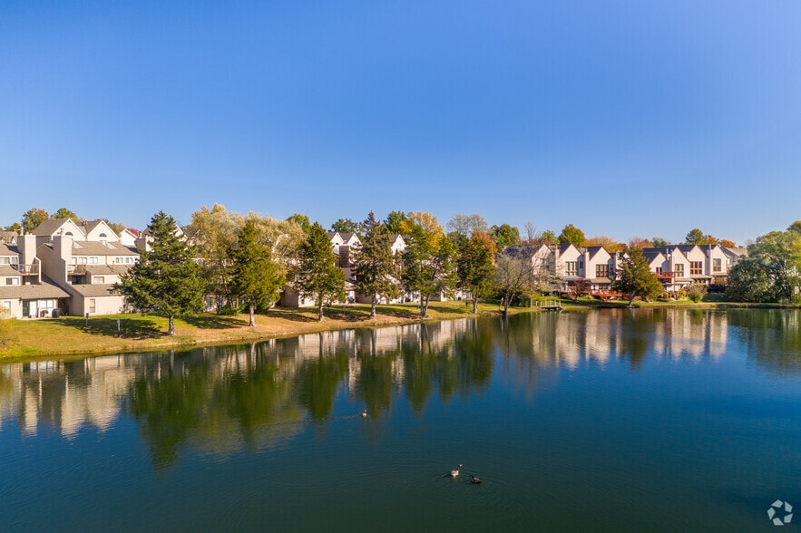 Primary Photo - Lakeside Village