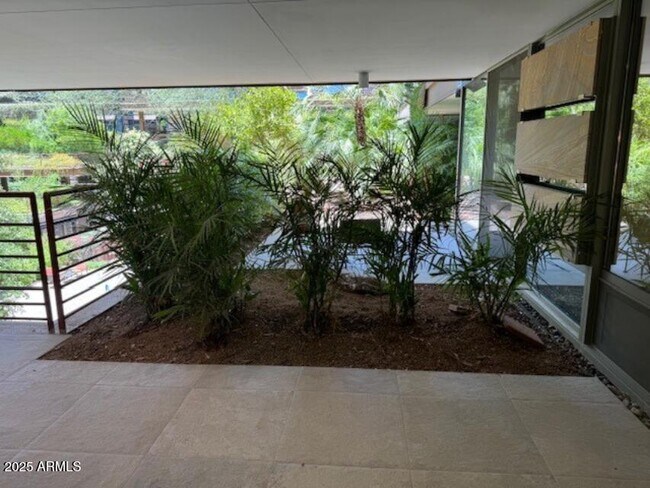 Building Photo - 7167 E Rancho Vista Dr