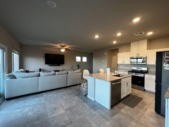 Building Photo - 5204 Sunstone Mesa Dr