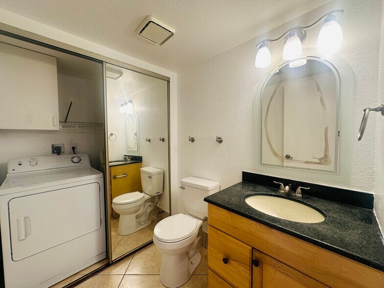 Building Photo - 8559 Boca Rio Dr