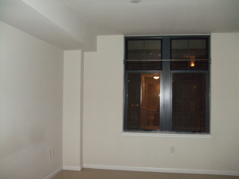 Building Photo - 1021 N Garfield St