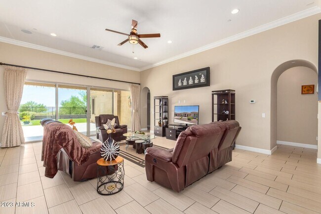 Building Photo - Gorgeous 5 bed 4.5 bath single level home in Scottsdale