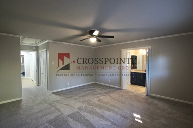 Building Photo - Recently remodeled South Tyler Home with Mother in Law Suite