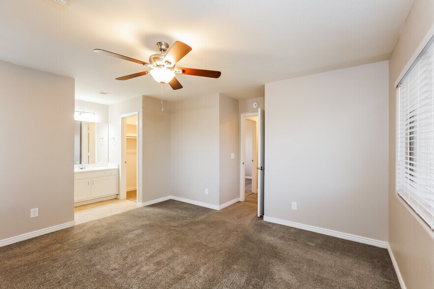 Building Photo - 438 N Opal