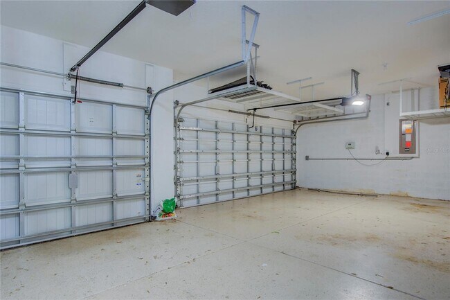 Building Photo - 1122 Oakcrest Dr