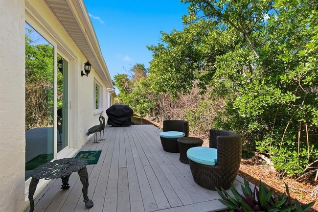 Building Photo - 573 Spanish Dr N