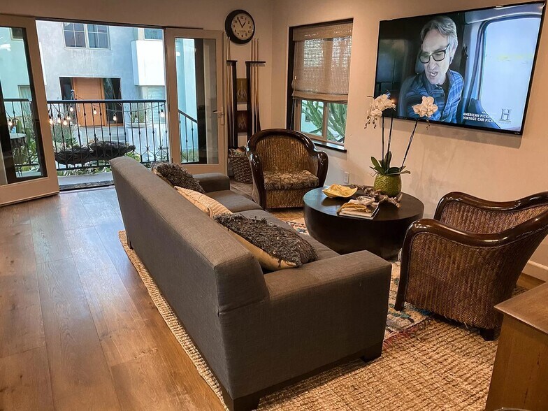 Building Photo - 221 24th St