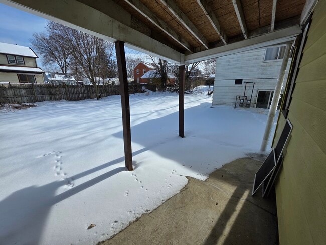 Building Photo - 1047 Yukon Ave