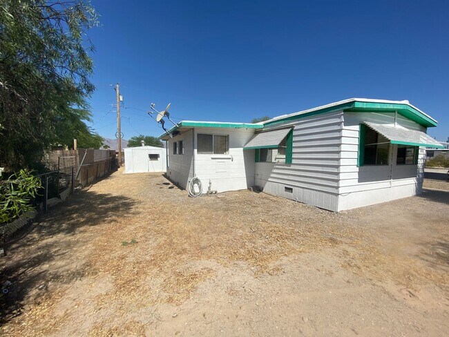 Building Photo - Unique and Spacious home
