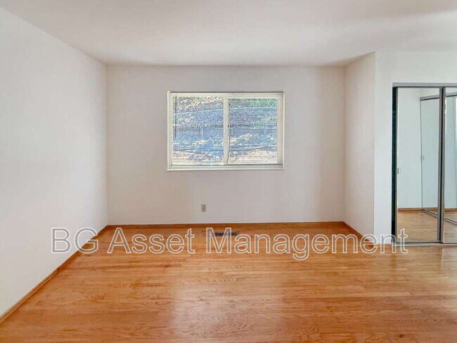 Building Photo - 2672 Doidge Ave