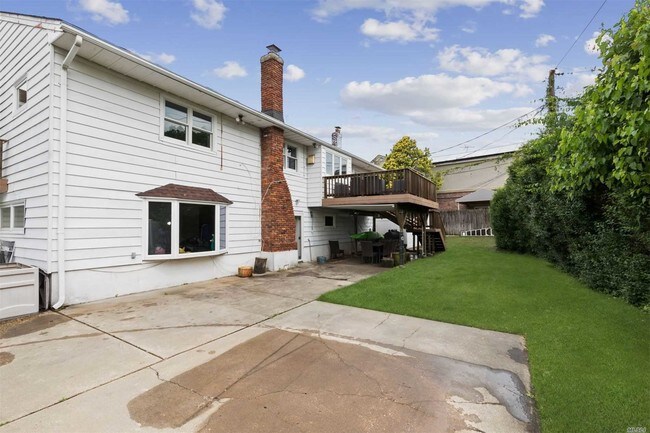 Building Photo - 924 Woodmere Dr