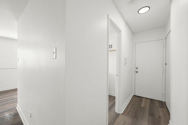 Building Photo - 8342-8350 S Ellis Ave Chicago, IL 60619