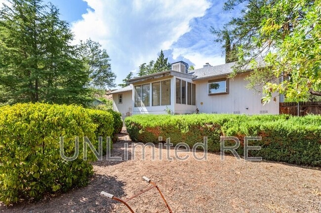 Building Photo - 10305 E Oak Creek Valley Dr