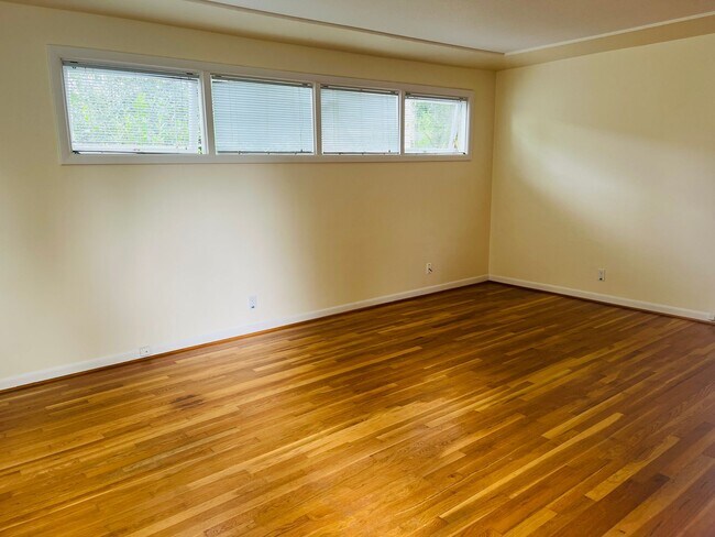 Building Photo - Great One Bedroom Unit Located In Multnoma...