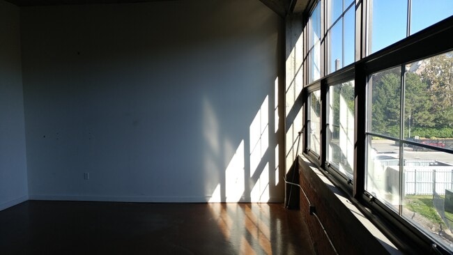 Building Photo - 55 W Canfield St