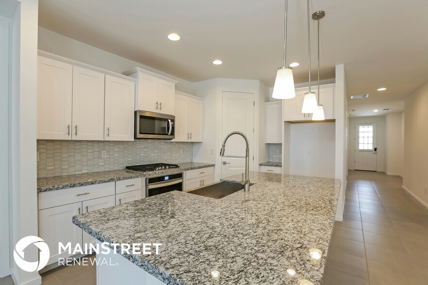 Building Photo - 10916 S 55th Ln