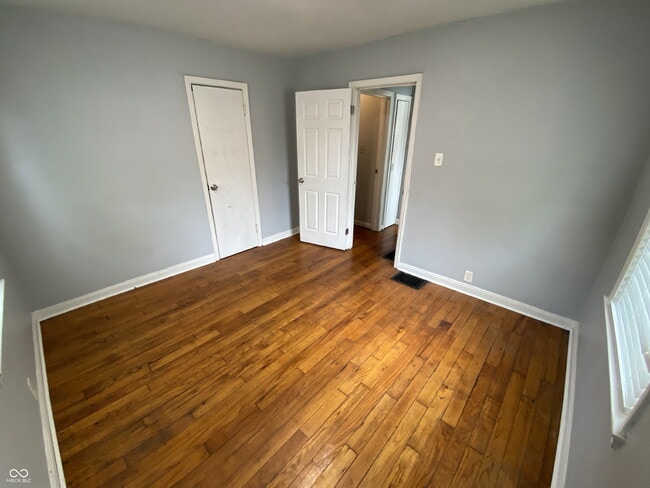 Building Photo - 607 N Tibbs Ave